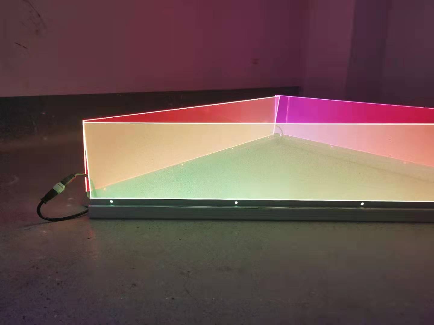 導(dǎo)光板和Led擴(kuò)散板的主要功能是什么？有什么區(qū)別？